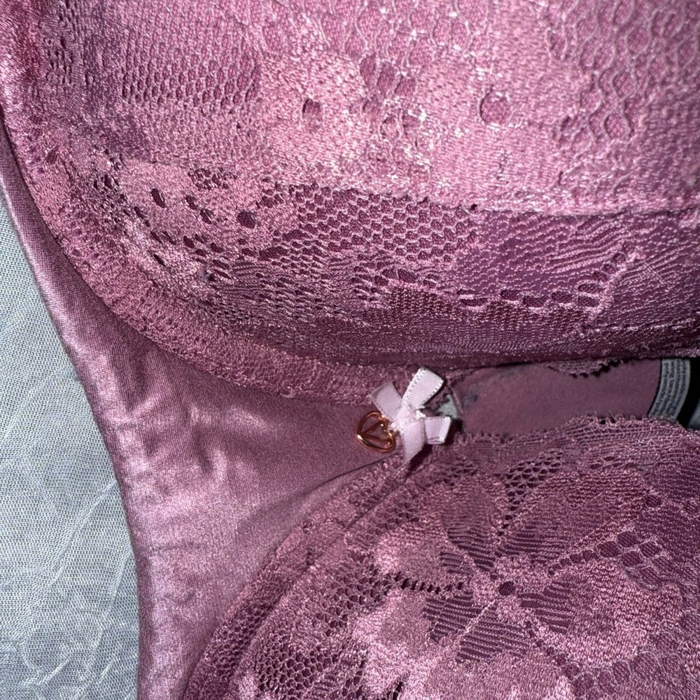 Victoria Secret 36DD Elegant Lace Women's Bra in Purple